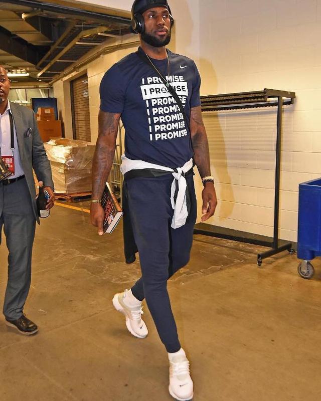 女篮又冒出一天才中锋？身高2米12酷似韩旭