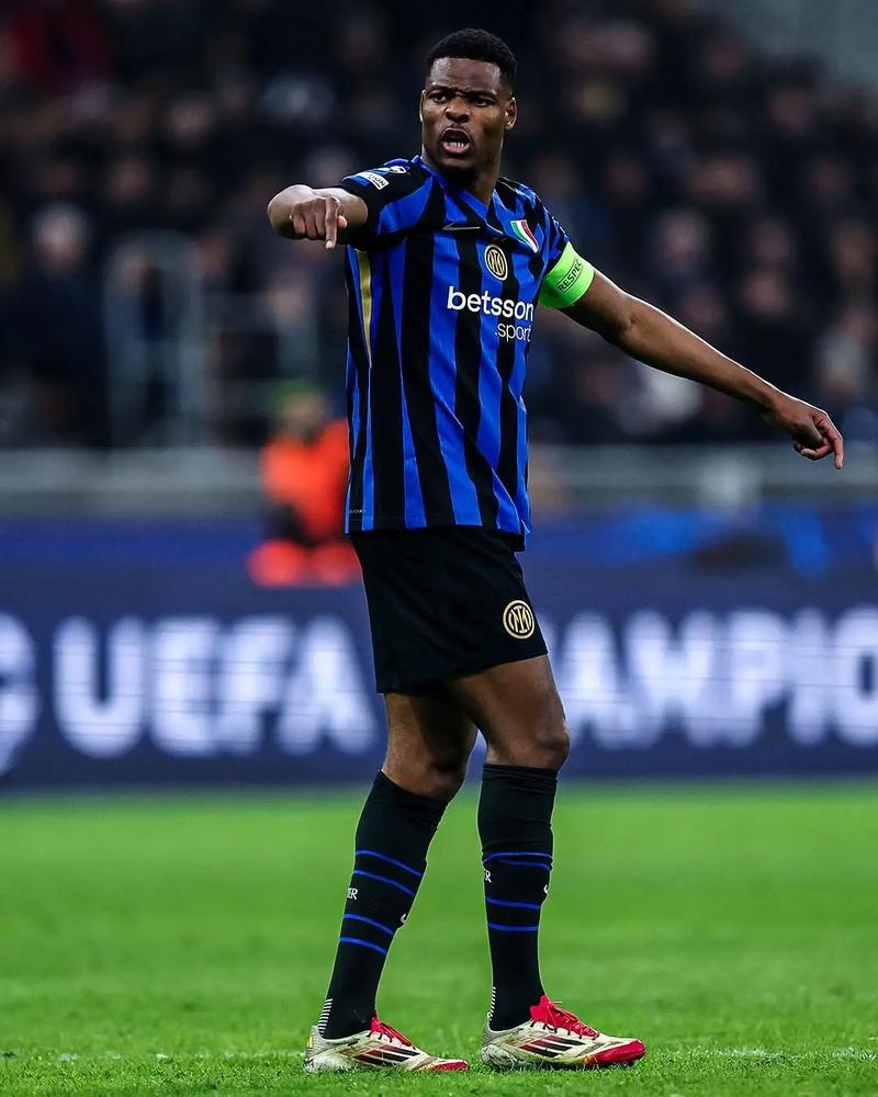 火箭重返西部第五坐稳位置！申京狂砍23+11+7化身全能控场中锋，传球视野无敌还能硬凿内线，五年1.85亿这合同血赚不亏