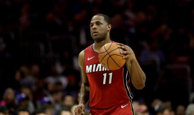 快攻从后场发起一气呵成