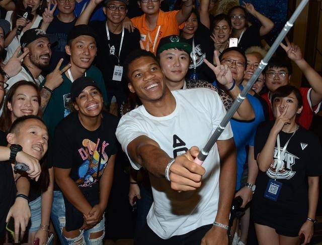 哈登下半场哑火4中0仅得2分，正负值-17全队最低