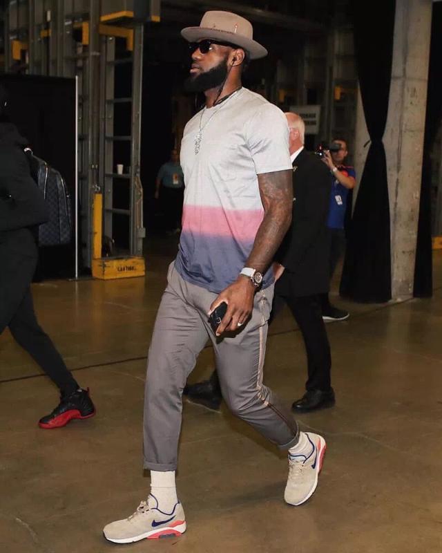 MLB》大谷翔平9头身帅气走星光紫毯 大联盟量身制定超级巨星计划