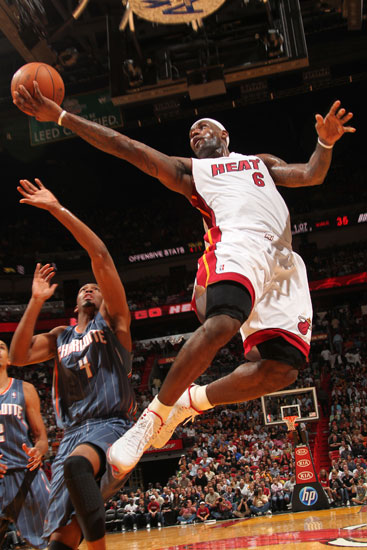 （粤港澳全运会）网球男子单打：奥运亚军张之臻战胜对手晋级