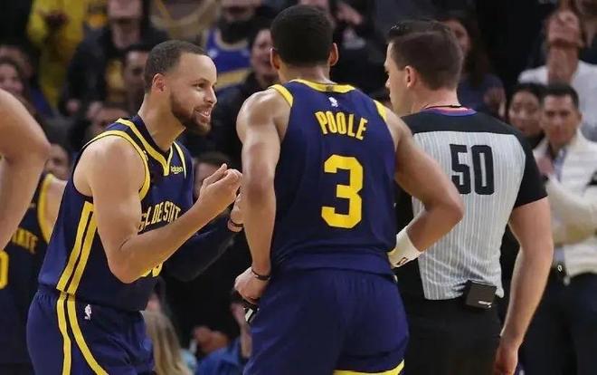 29-54到111-103！湖人逆转鹈鹕迎三连胜，詹眉东契奇合砍90分