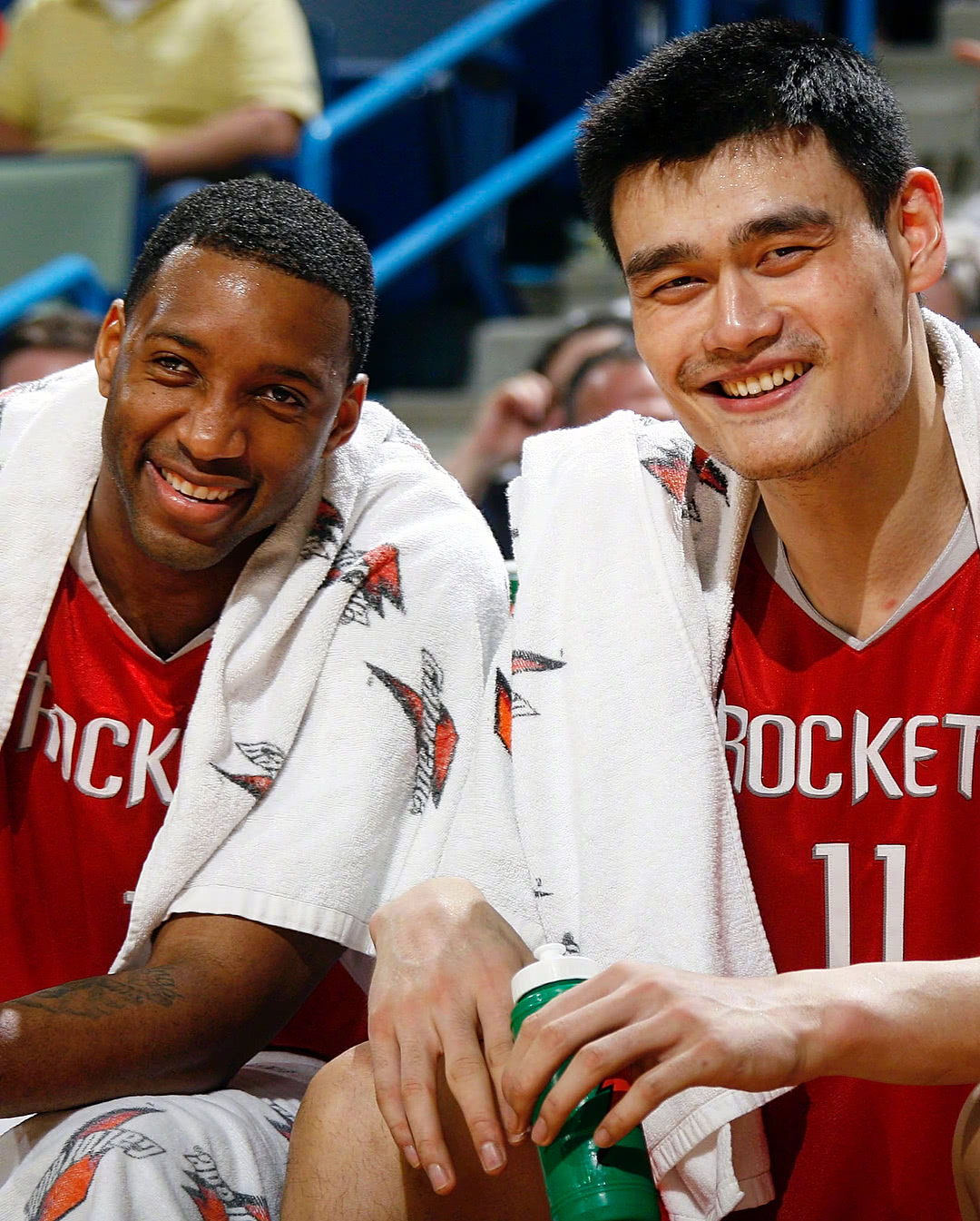 詹姆斯赛场冷眼瞪艾顿，连东契奇都难以忍受的表情背后隐藏着什么？