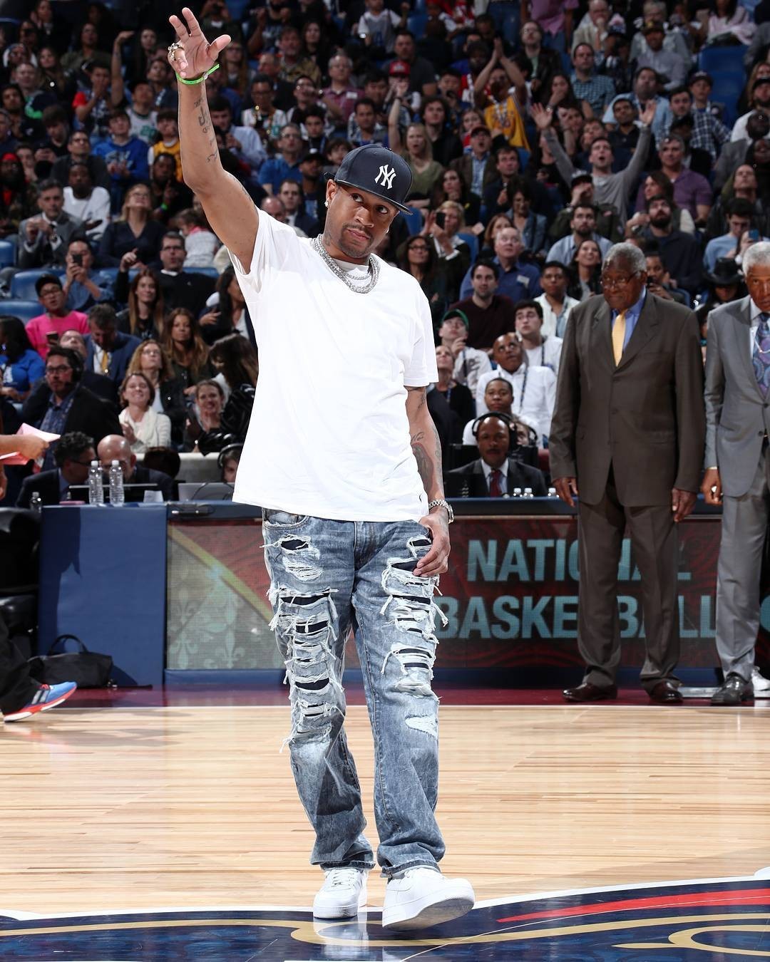 [CBA]青岛防守形同虚设 卡巴篮下双手暴扣