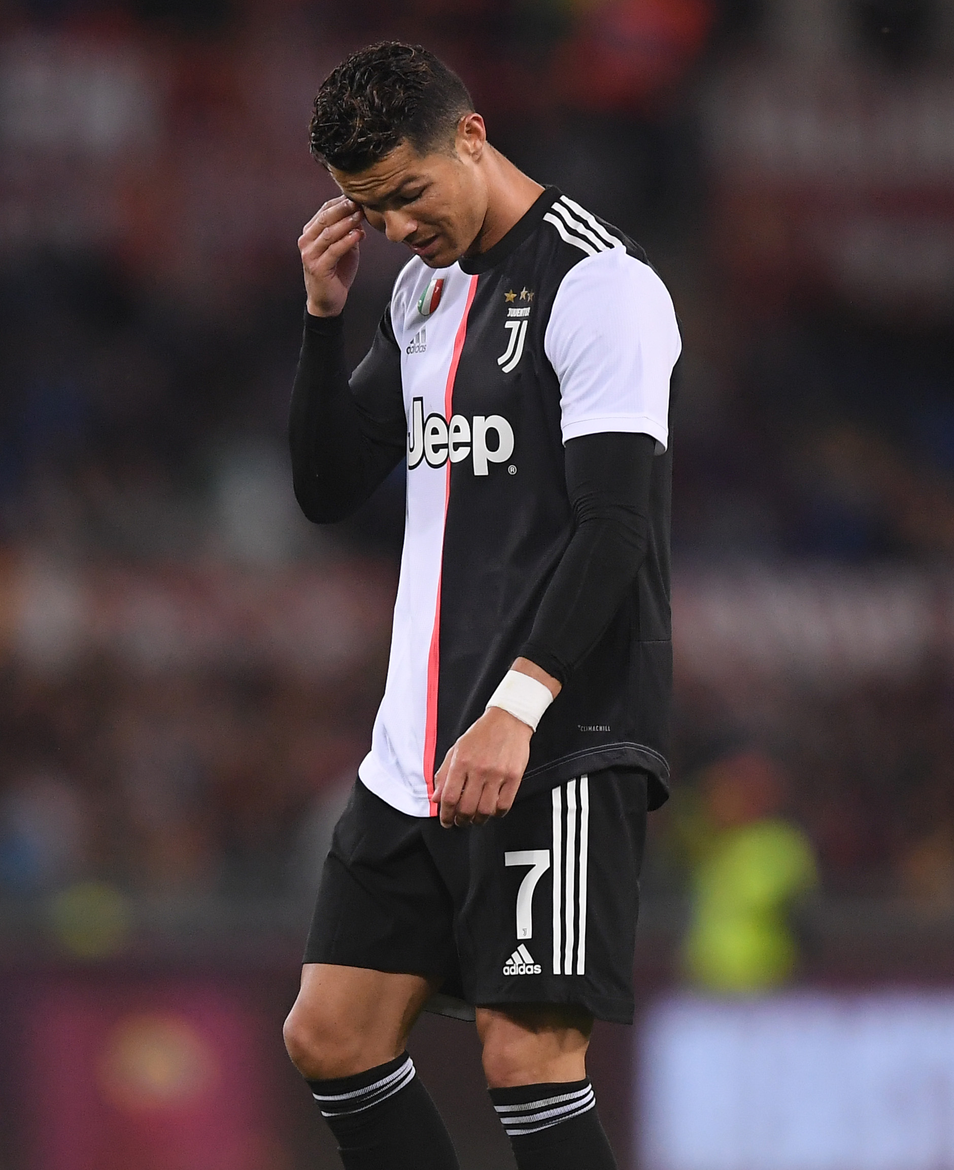 老鹰队追逐独行侠内线新目标，安东尼·戴维斯受伤引发交易风波